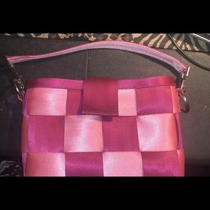 Harveys small seatbelt bag euc